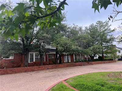 6612 N Pennsylvania Ave Nichols Hills, OK 73116