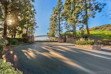 2737 Dos Lomas Fallbrook, CA 92028