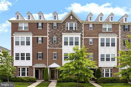 44093 Vaira Terrace Chantilly, VA 20152