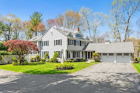 23 Pillings Pond Road Lynnfield, MA 01940