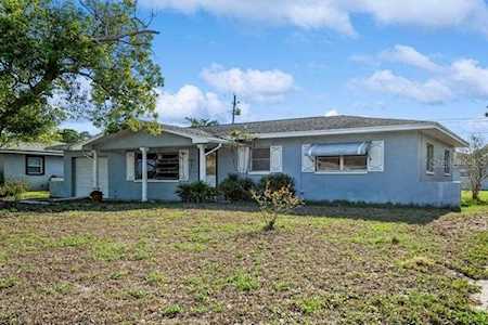 8879 111th St Seminole, FL 33772