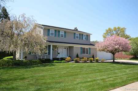 36437 7 Mile Rd Livonia, MI 48152