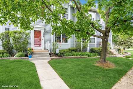 1238 Alexandria Ct Geneva, IL 60134