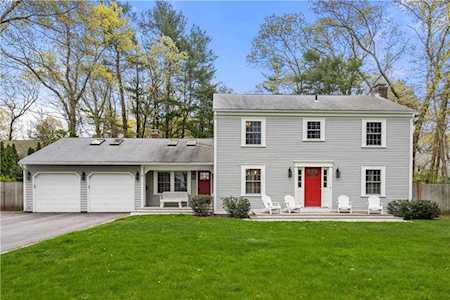 7 Westwood Ln Barrington, RI 02806
