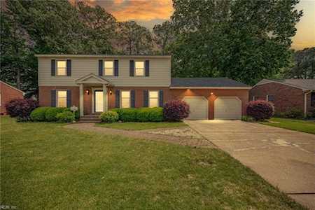 10 Albany Dr Hampton, VA 23666