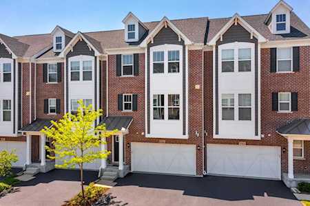 946 Coletta Circle Naperville, IL 60563