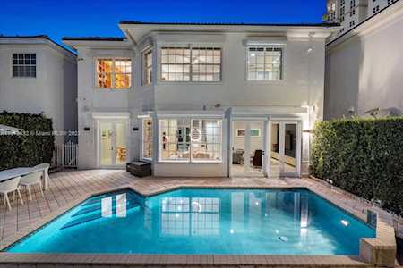 3742 NE 199th St Aventura, FL 33180