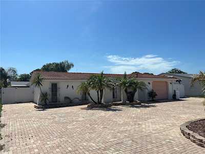 2205 Sugarbush Dr Holiday, FL 34690