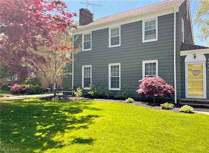 2590 Hampton Rd Rocky River, OH 44116