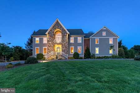 3001 Fox Den Ln Oakton, VA 22124