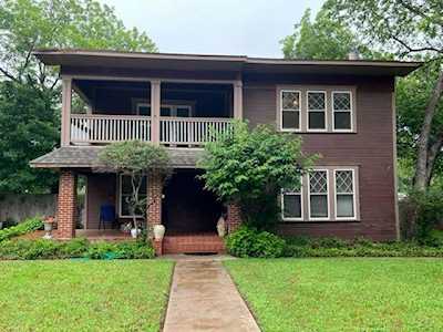 422 S Dooley Street Grapevine, TX 76051