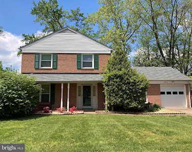 13612 Ellendale Dr Chantilly, VA 20151