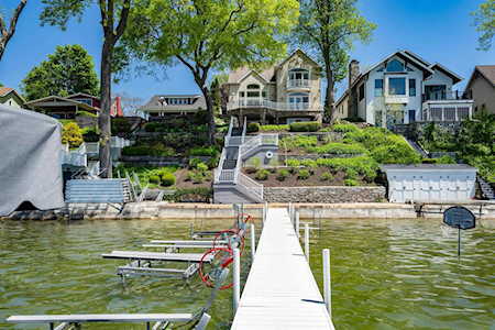 11137 N East Wawasee Drive Syracuse, IN 46567