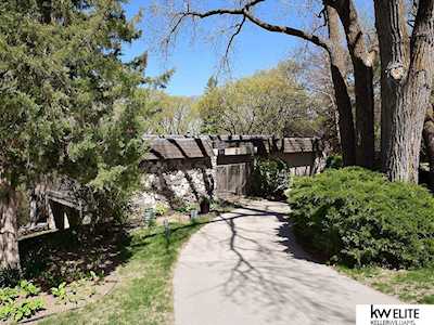 1030 Skyline Dr Omaha, NE 68022