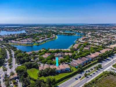 6841 NW 107th Ct Doral, FL 33178