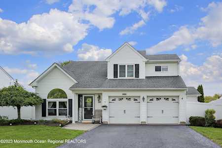 86 Cascades Ave Howell, NJ 07731