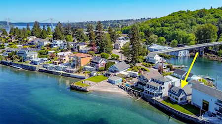 2404 Day Island Blvd W University Place, WA 98466