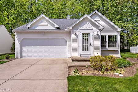 9130 W Fern Cove Olmsted Falls, OH 44138