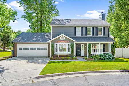 2804 Manor House Court Greensboro, NC 27407