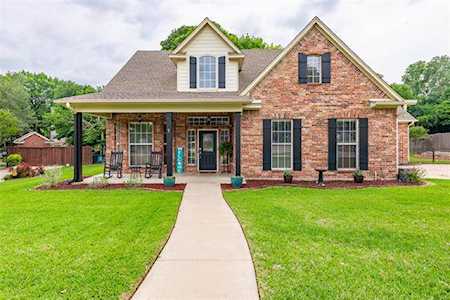 308 Leeward Circle Azle, TX 76020