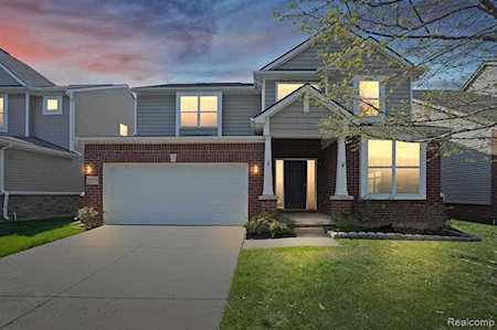 27111 Victoria Rd Novi, MI 48374