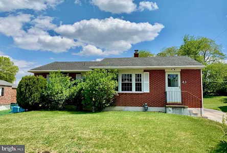 41 E Edinburgh Dr New Castle, DE 19720