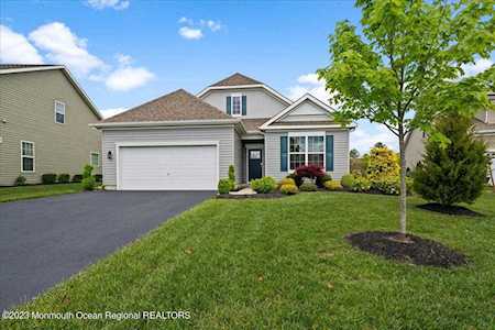 11 Woodchuck Dr Barnegat, NJ 08005