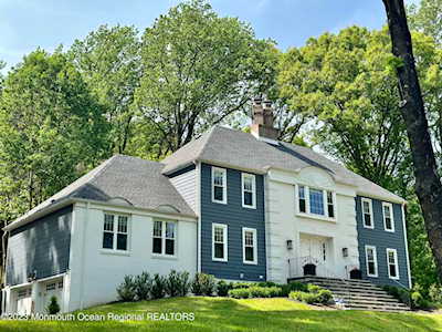 2 Jockey Hollow Ct Holmdel, NJ 07733