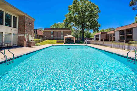 6600 S Poplar Woods Cir Germantown, TN 38138