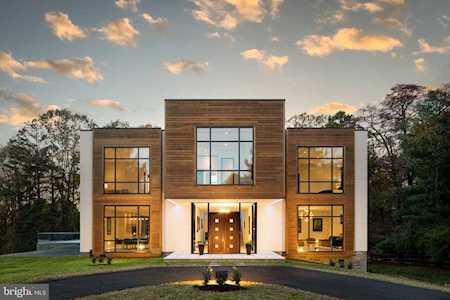 10300 Conejo Ln Oakton, VA 22124