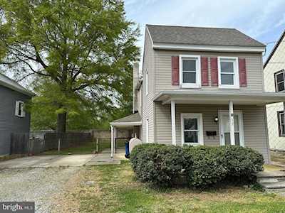 17 E Millbrooke Ave Woodstown, NJ 08098