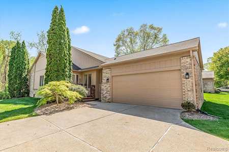 35375 Lone Pine Ln Farmington Hills, MI 48335