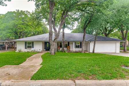 1011 Tanglewood Lane Arlington, TX 76012