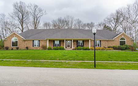 352 Running Creek Dr Shepherdsville, KY 40165