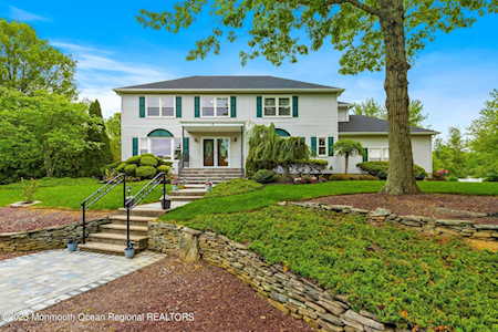 2 Leitrim Ln Hazlet, NJ 07730