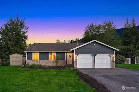 1036 Riverside Dr SE North Bend, WA 98045