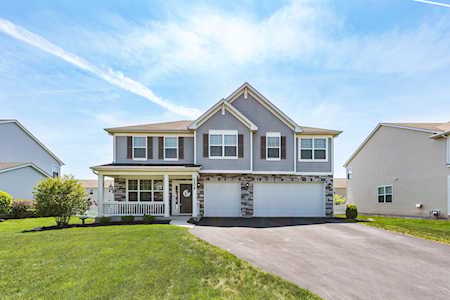 1209 Winding Way Bolingbrook, IL 60490