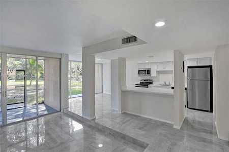 9410 Live Oak Pl #111 Davie, FL 33324