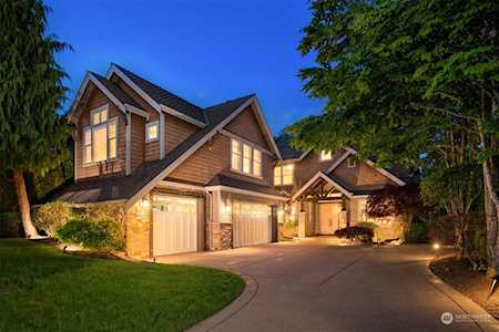 526 97th Ave NE Bellevue, WA 98004