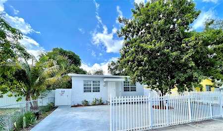1341 NE 153rd St North Miami Beach, FL 33162