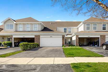 1841 Golden Gate Ln Naperville, IL 60563
