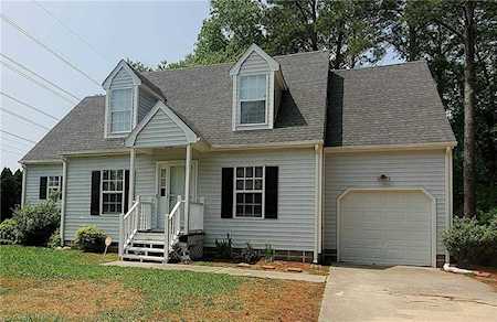 1712 Breezy Pines Ct Chesapeake, VA 23321