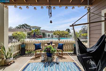 87 Lakeshore Ct Richmond, CA 94804