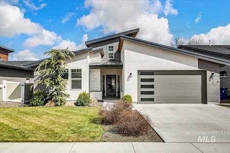 5744 N Portsmouth Ave Boise, ID 83714