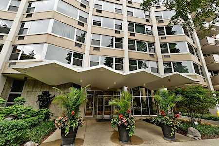 555 W Cornelia Ave #1010 Chicago, IL 60657
