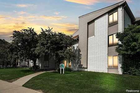 32005 W 12 Mile Rd #109 Farmington Hills, MI 48334