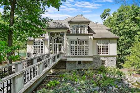 912 Saint Stephens Green Oak Brook, IL 60523