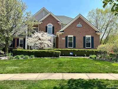 23120 Whitehall Dr Novi, MI 48374