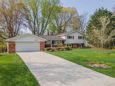 26739 Greythorne Trl Farmington Hills, MI 48334