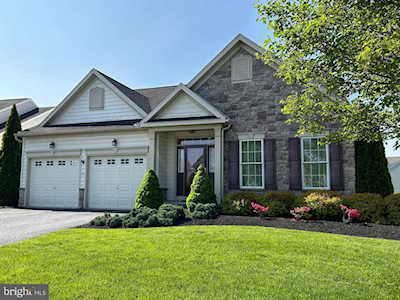 10 Old Ivy Ln Gordonville, PA 17529